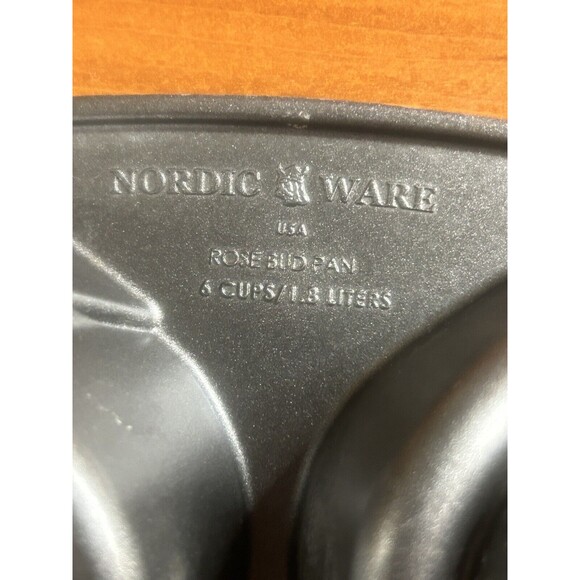 Nordic Ware Rose Bud Pan. 6 Cup Capacity. - Picture 3 of 6